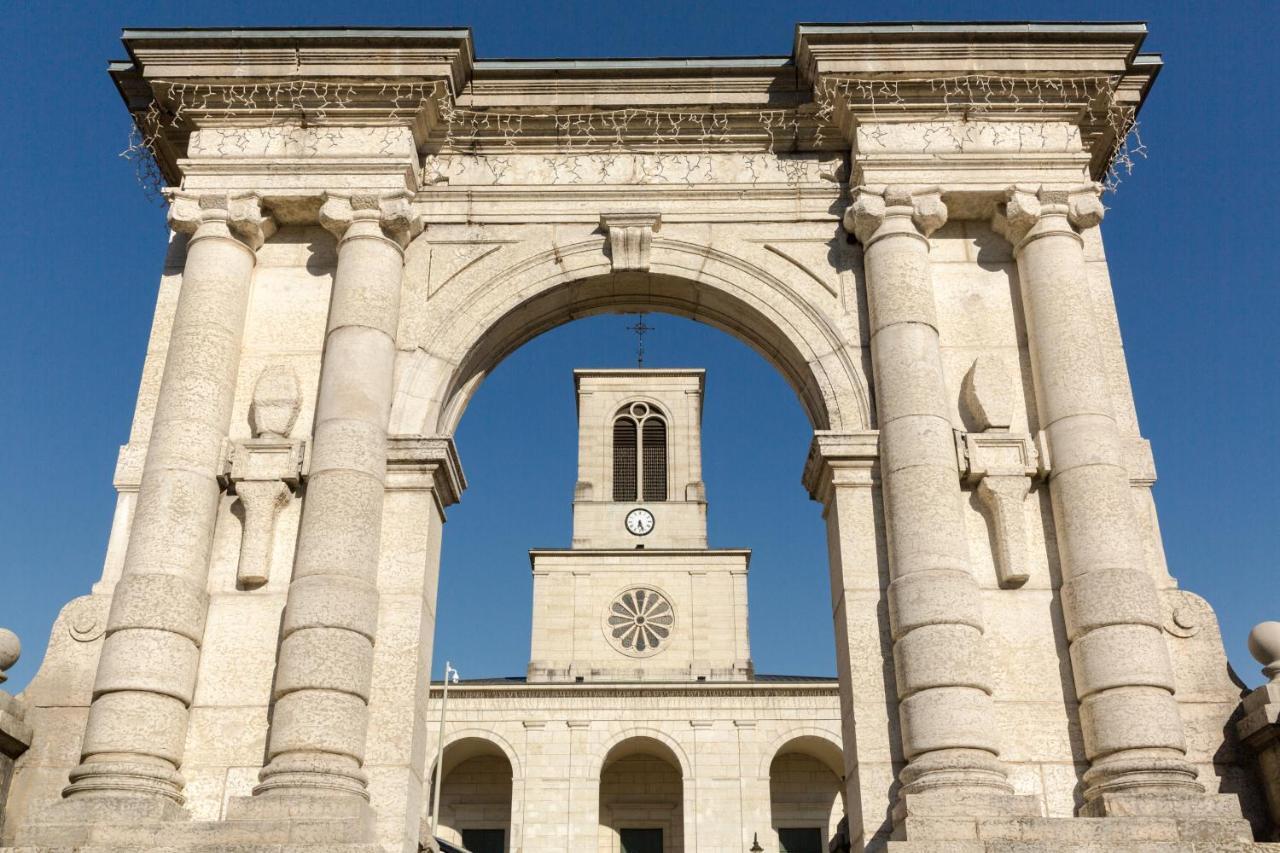 Logis Hotel Du Haut-Bugey Oyonnax Eksteriør bilde